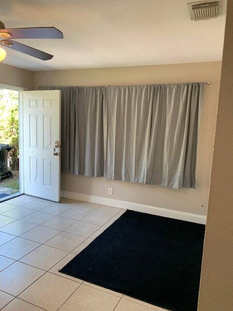 Townhouse for rent at 478 73rd Ave N, Saint Petersburg, FL 33702