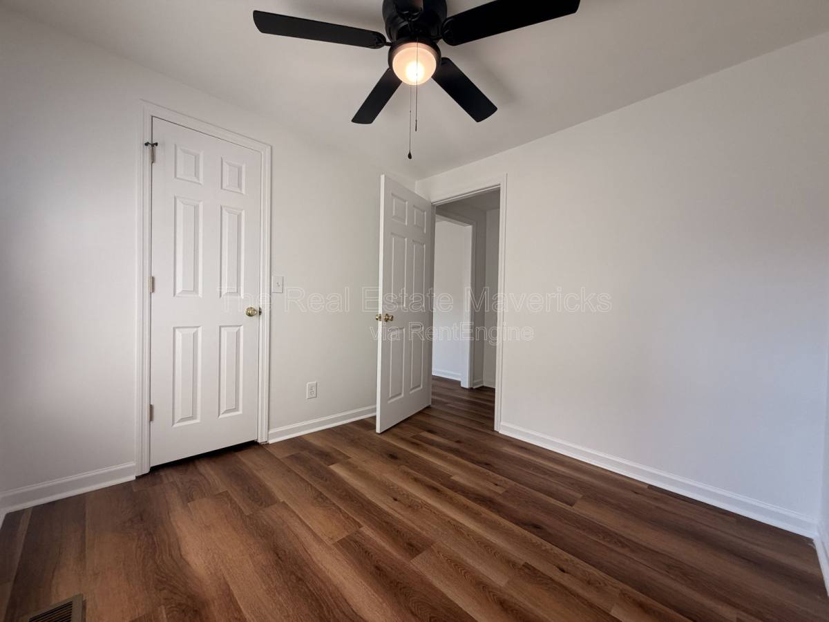 Apartment for rent at 1080 E Elmwood Dr, Chattanooga, TN 37405
