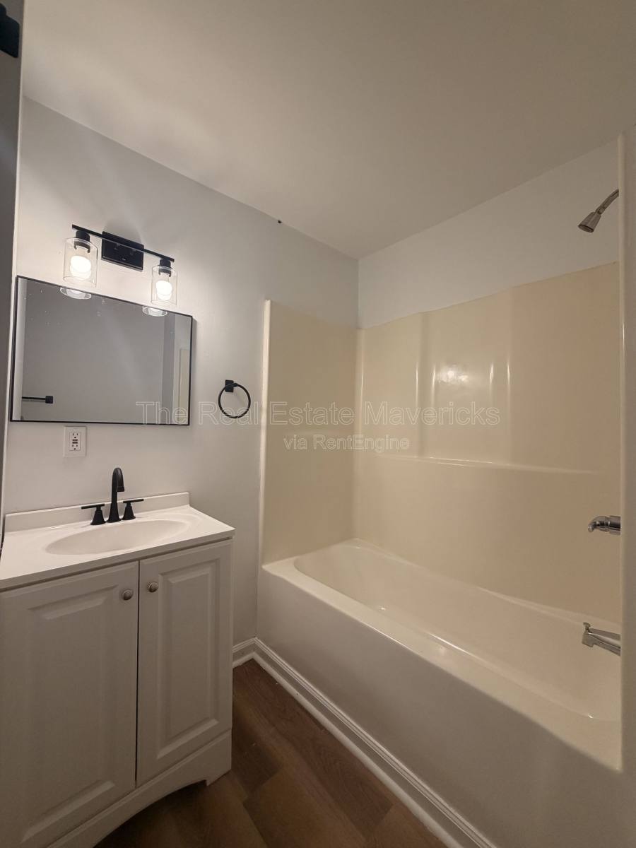 Apartment for rent at 1080 E Elmwood Dr, Chattanooga, TN 37405