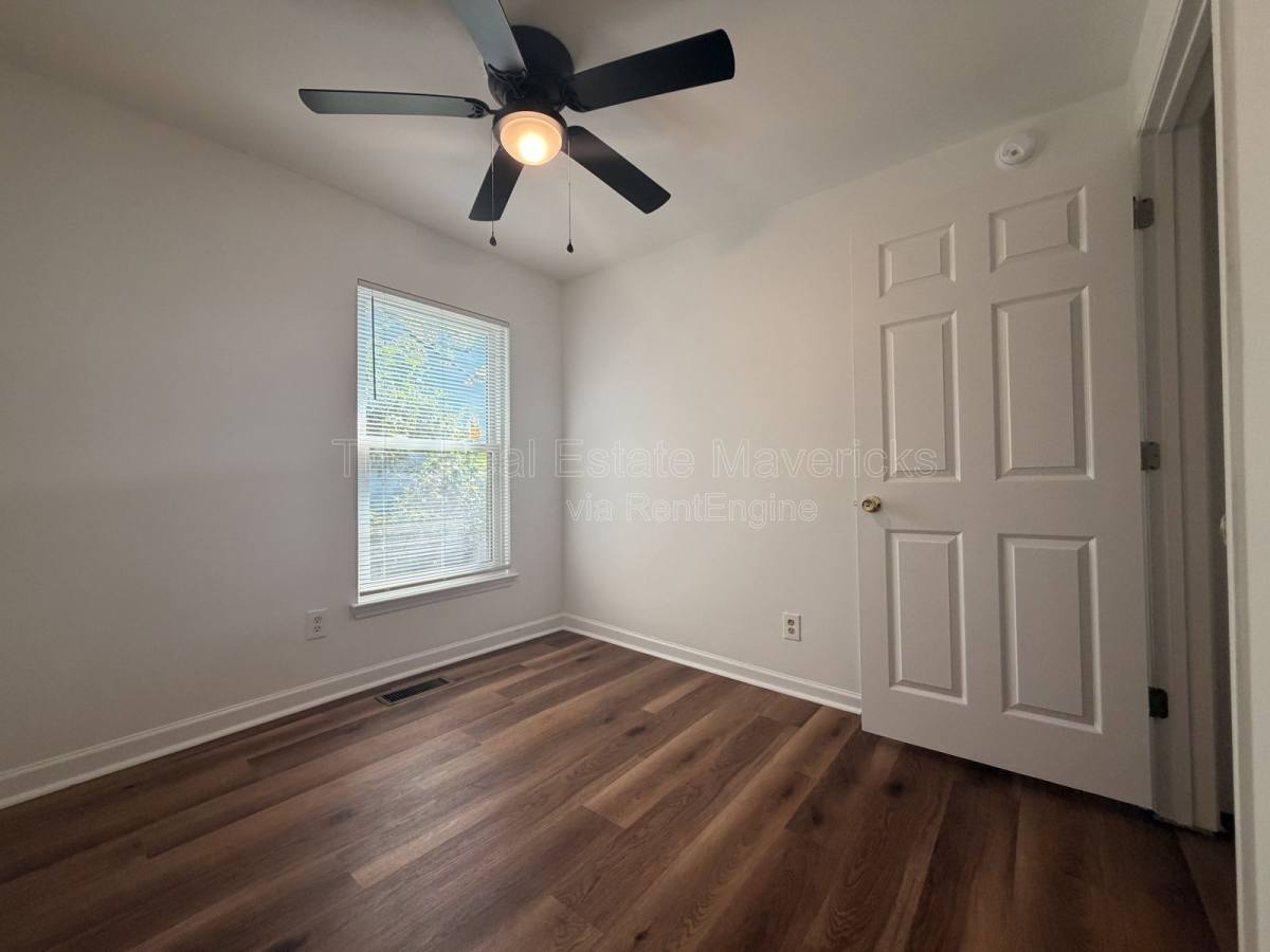 Apartment for rent at 1080 E Elmwood Dr, Chattanooga, TN 37405