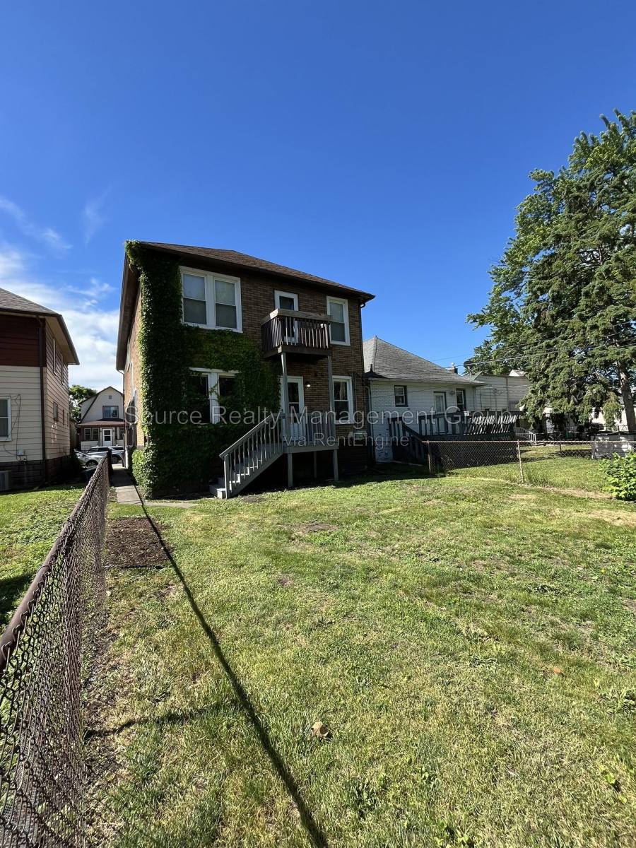 Apartment for rent at 170 Bondie St, Wyandotte, MI 48192
