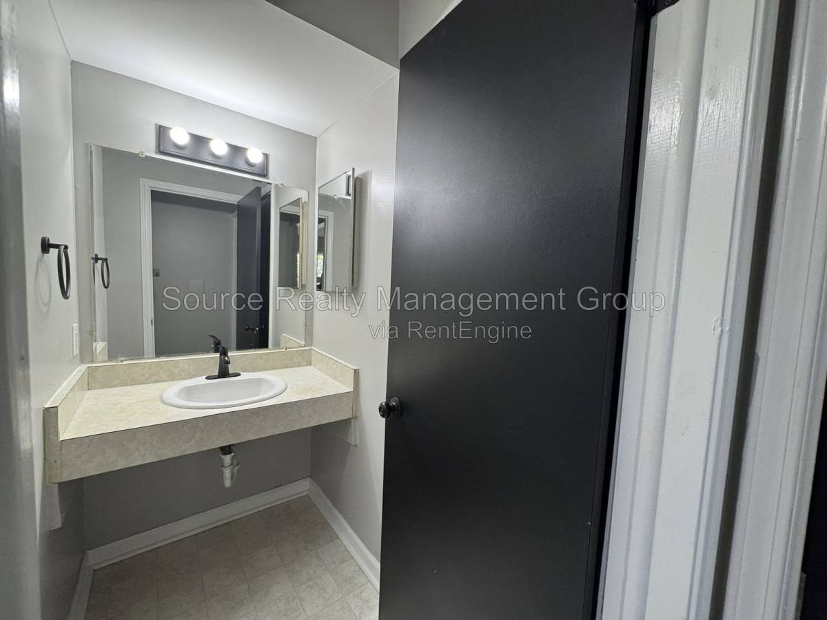 Apartment for rent at 4269 Quarry Rd #10, Wyandotte, MI 48192