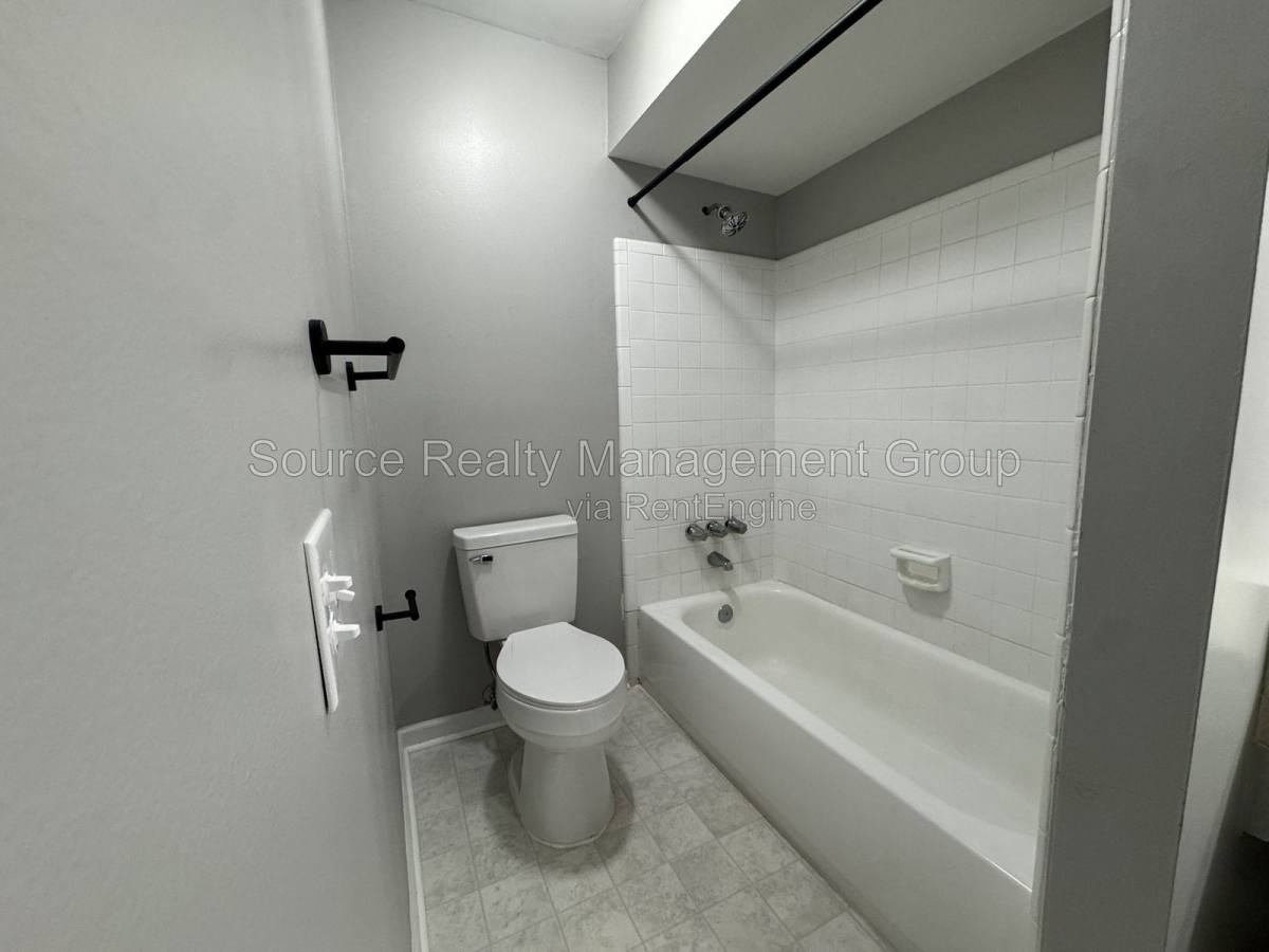 Apartment for rent at 4269 Quarry Rd #10, Wyandotte, MI 48192