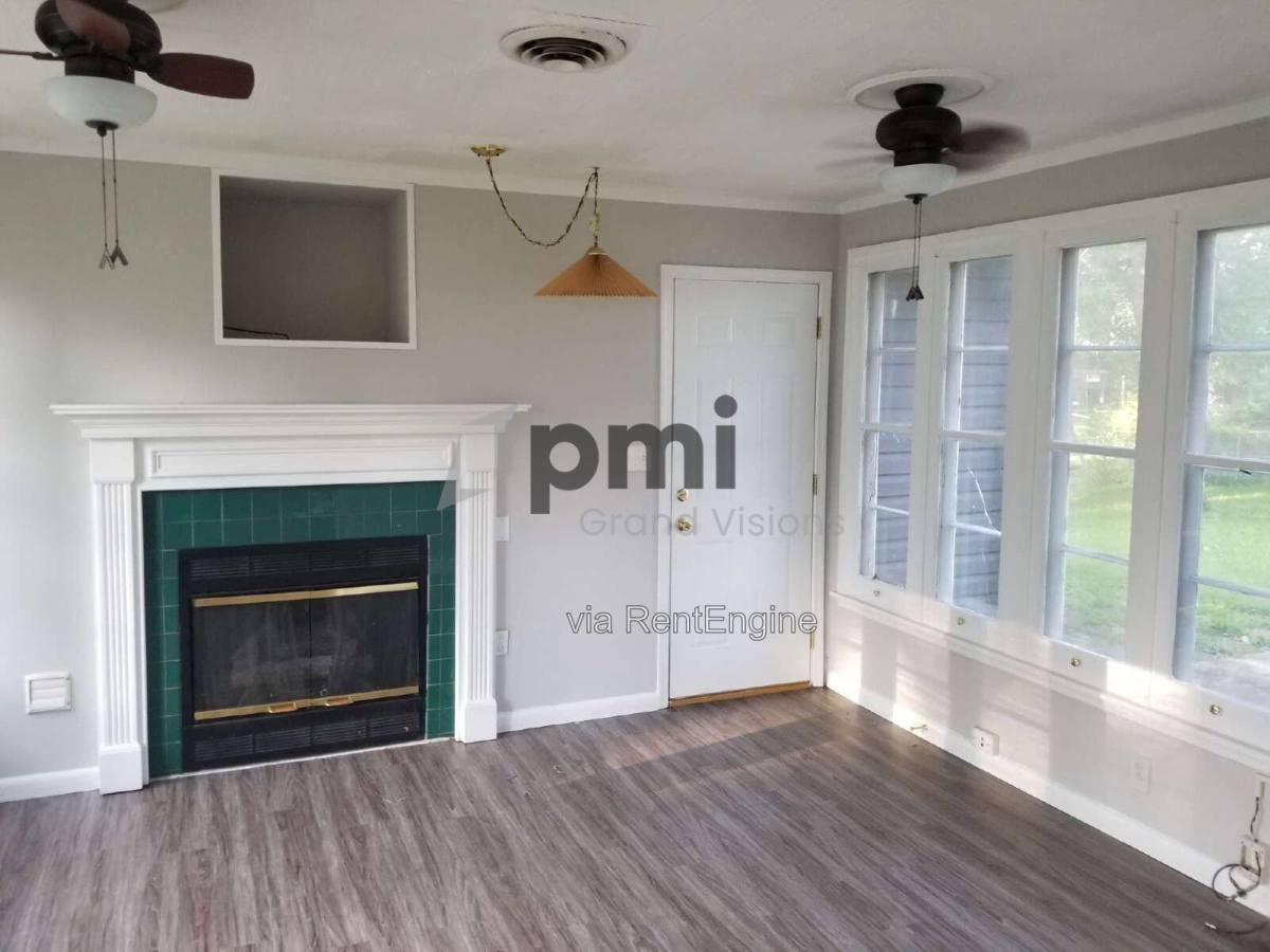House for rent at 419 S Glencoe Ave, Decatur, IL 62522