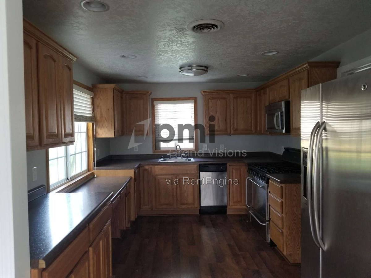 House for rent at 419 S Glencoe Ave, Decatur, IL 62522