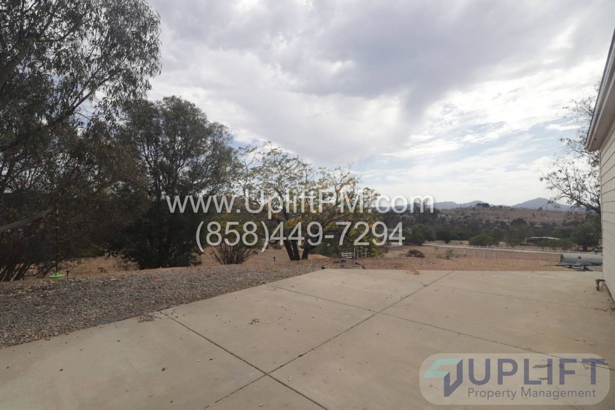 House for rent at 18453 Ramona View Dr, Ramona, CA 92065