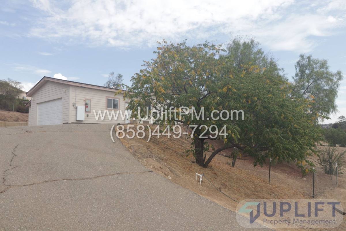 House for rent at 18453 Ramona View Dr, Ramona, CA 92065