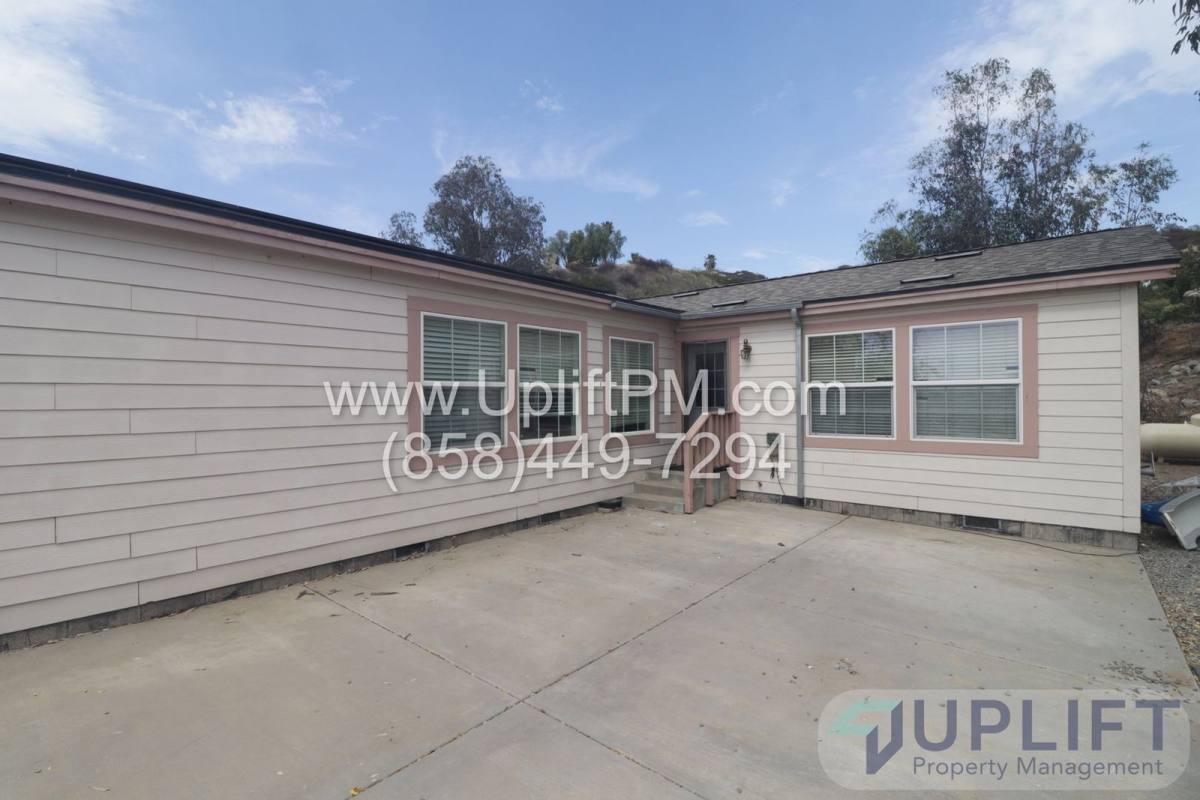 House for rent at 18453 Ramona View Dr, Ramona, CA 92065