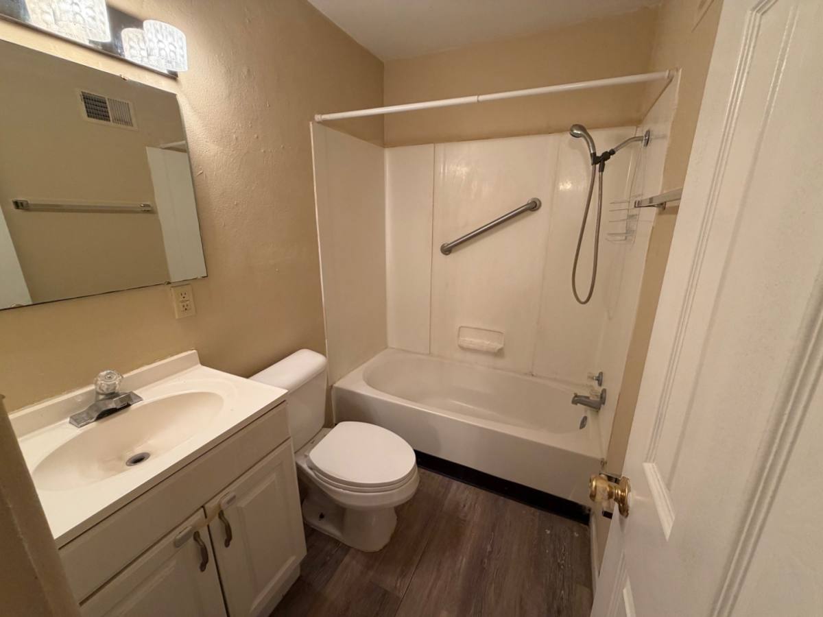 Apartment for rent at 314 W H St 316, Belleville, IL 62226