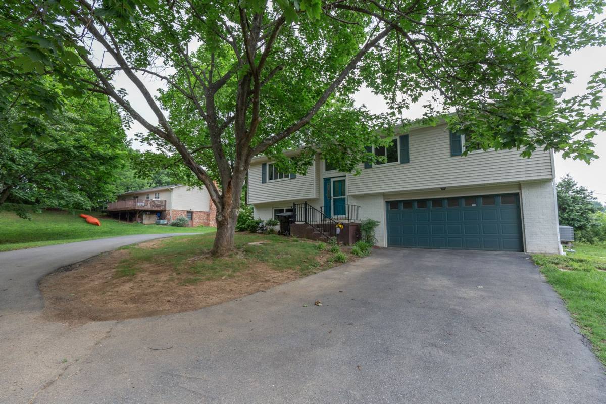 House for rent at 1517 Caroline St, Winchester, VA 22601