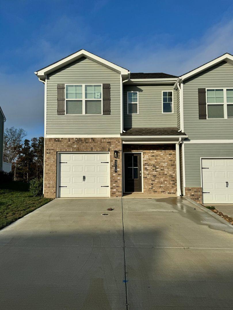 Townhouse for rent at 3719 Wyatt Way, Kodak, TN 37764
