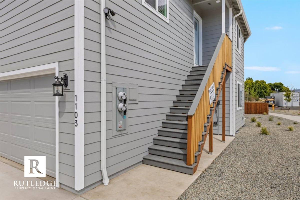 House for rent at 1103 Annalise St #ADU, Central Point, OR 97502