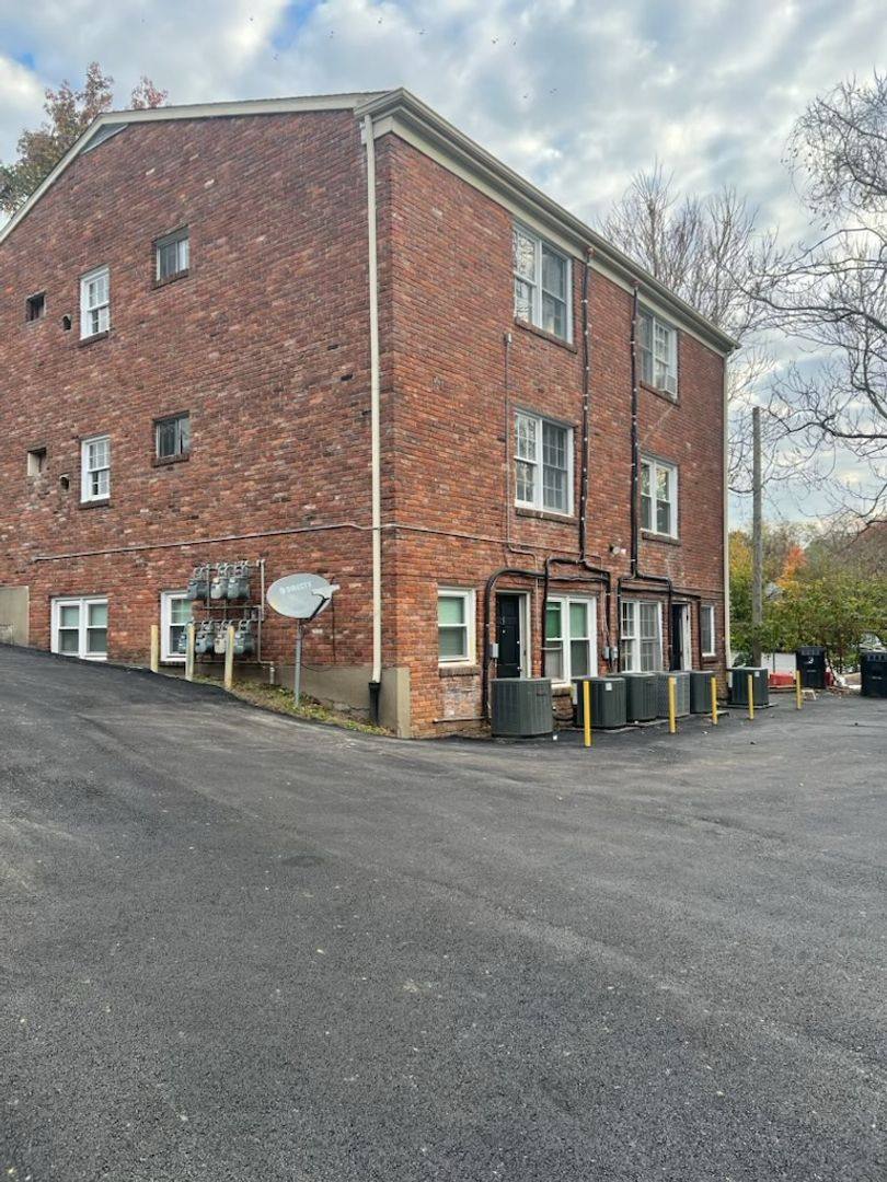 Apartment for rent at 2720 Riedling Dr, Louisville, KY 40206