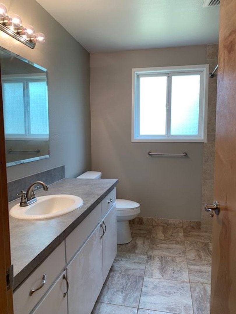 House for rent at 1070 Denise St SE, Salem, OR 97306