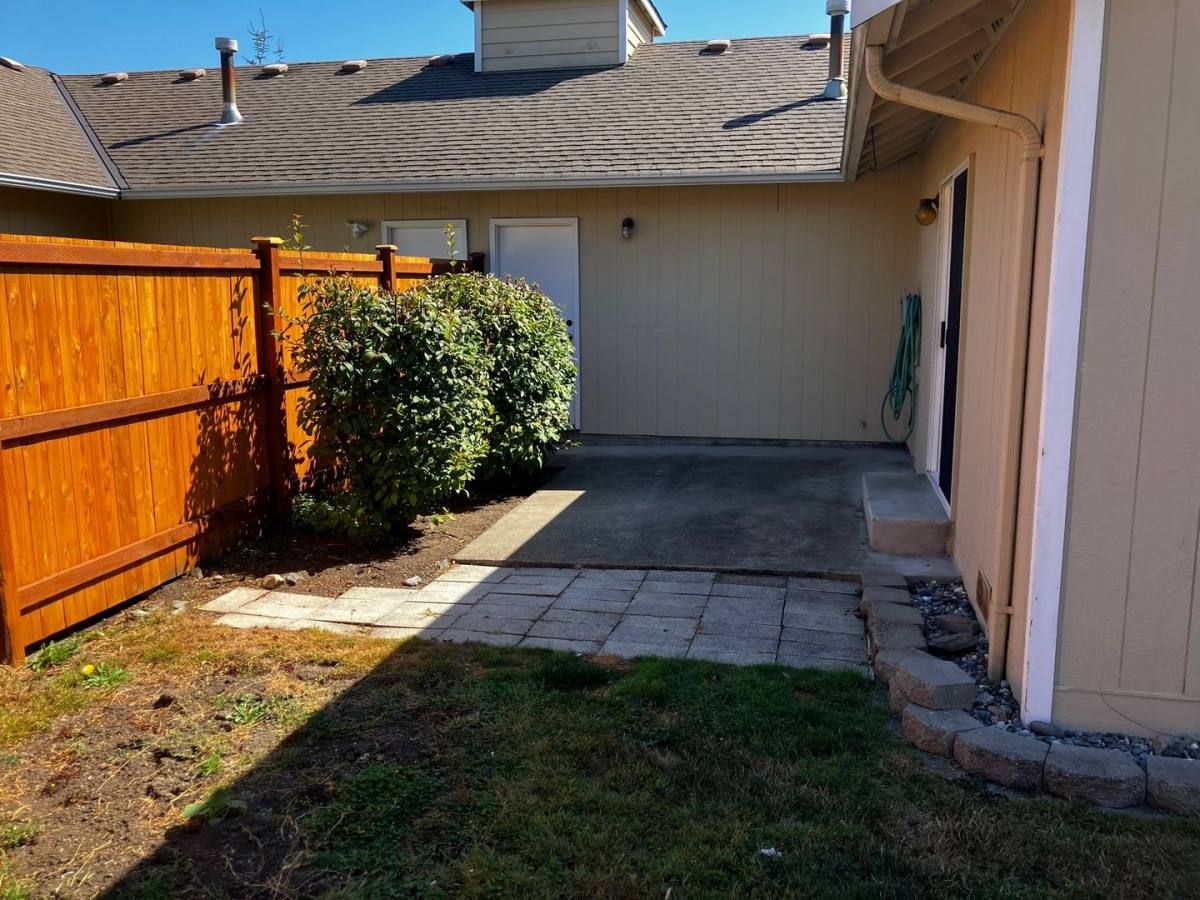 Townhouse for rent at 1202-1204 35th St, Anacortes, WA 98221