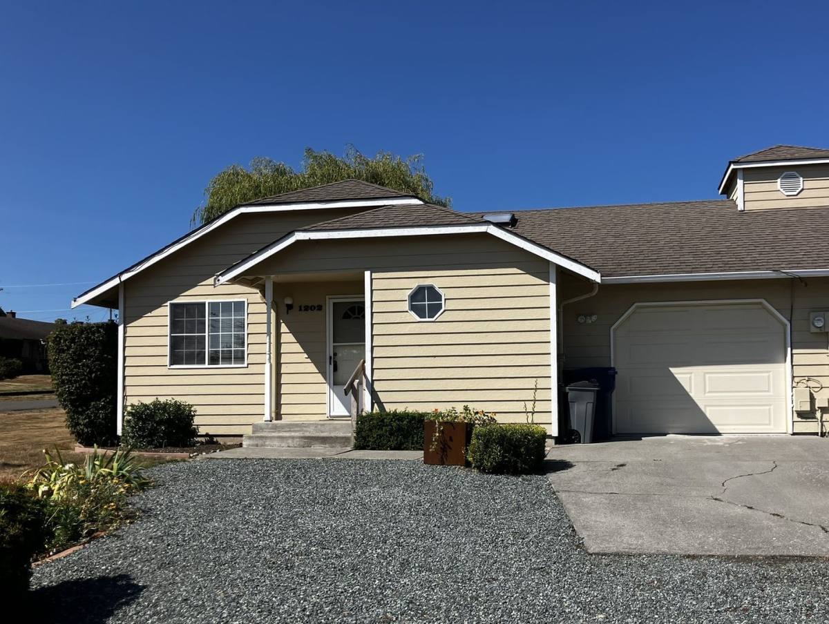 Townhouse for rent at 1202-1204 35th St, Anacortes, WA 98221