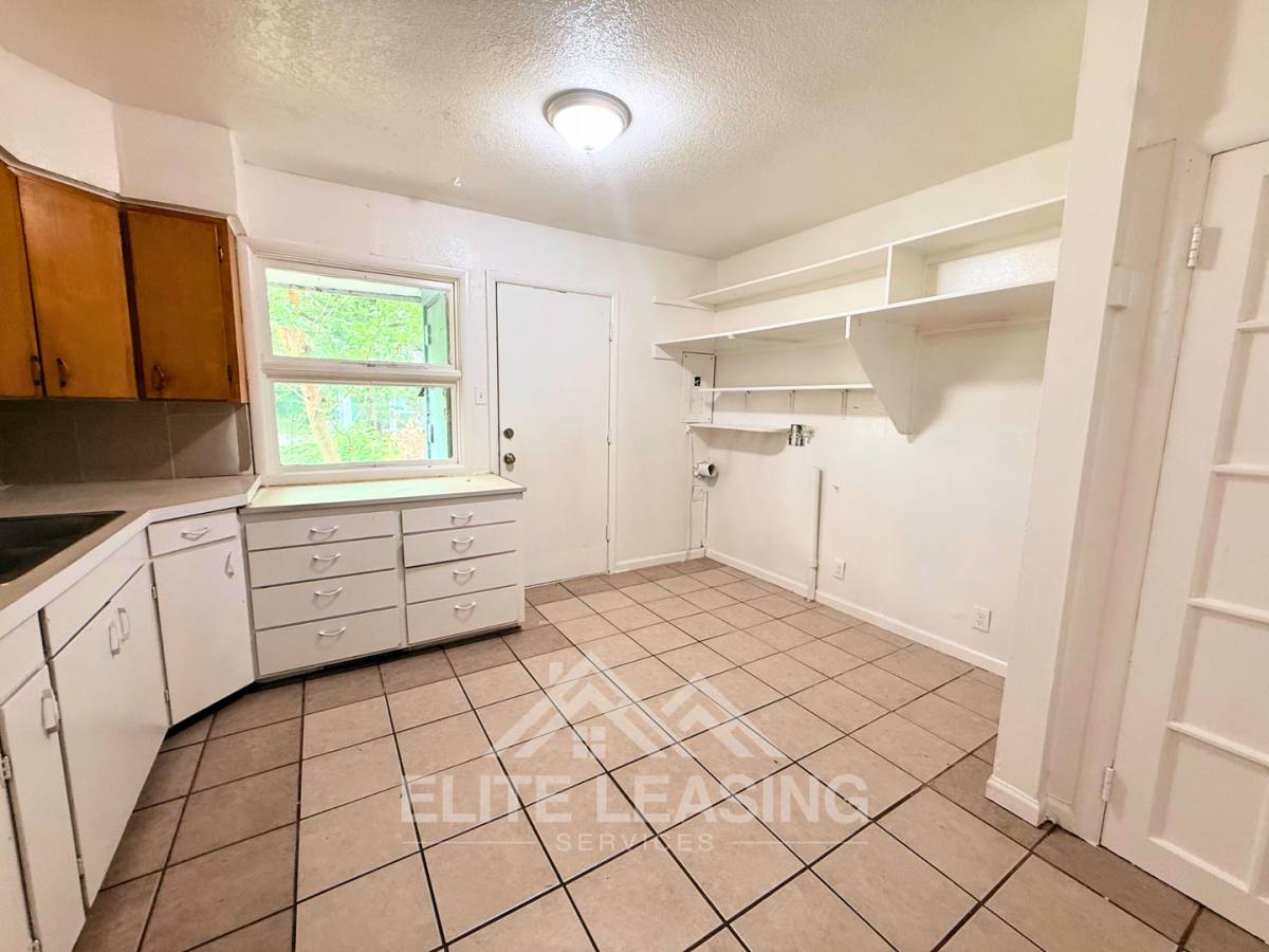 Apartment for rent at 1529 SW Polk St, Topeka, KS 66612