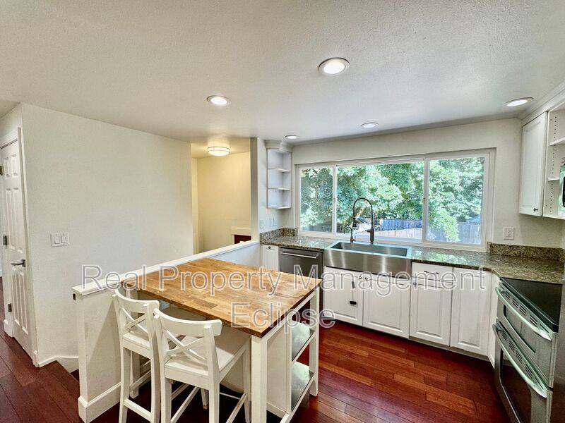 House for rent at 15054 SE Fairwood Blvd, Renton, WA 98058