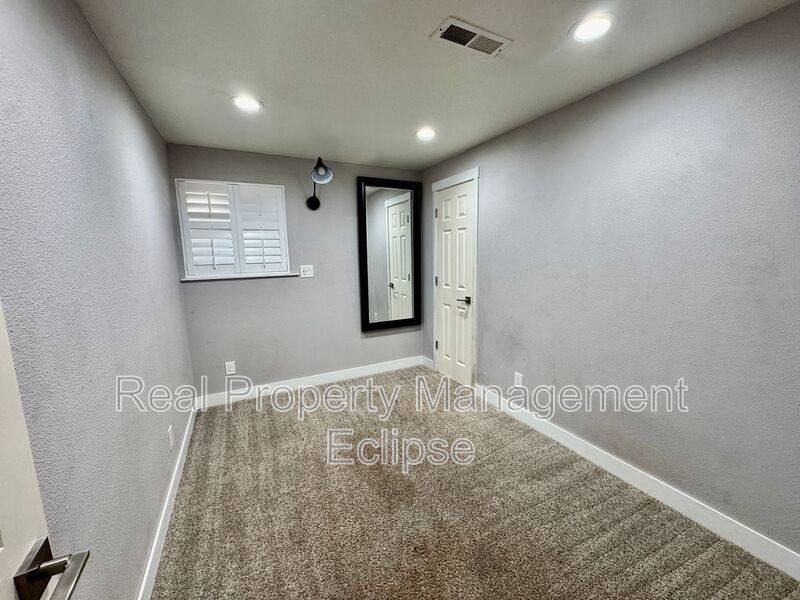 House for rent at 15054 SE Fairwood Blvd, Renton, WA 98058
