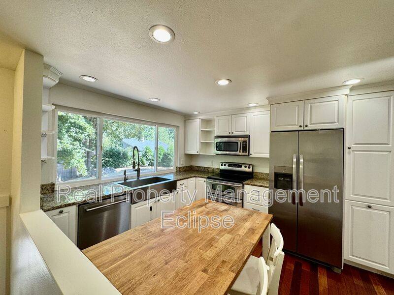 House for rent at 15054 SE Fairwood Blvd, Renton, WA 98058