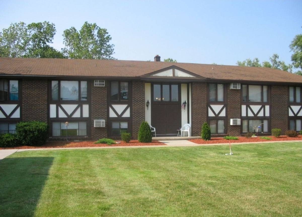Apartment for rent at 11 Tudor Lane, Lockport, NY 14094