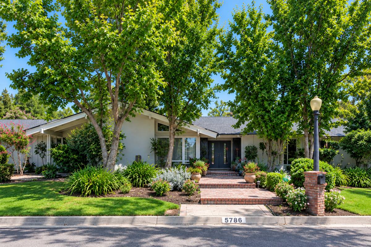 Apartment for rent at 5786 Nwoodson Ave, Fresno, CA 93711