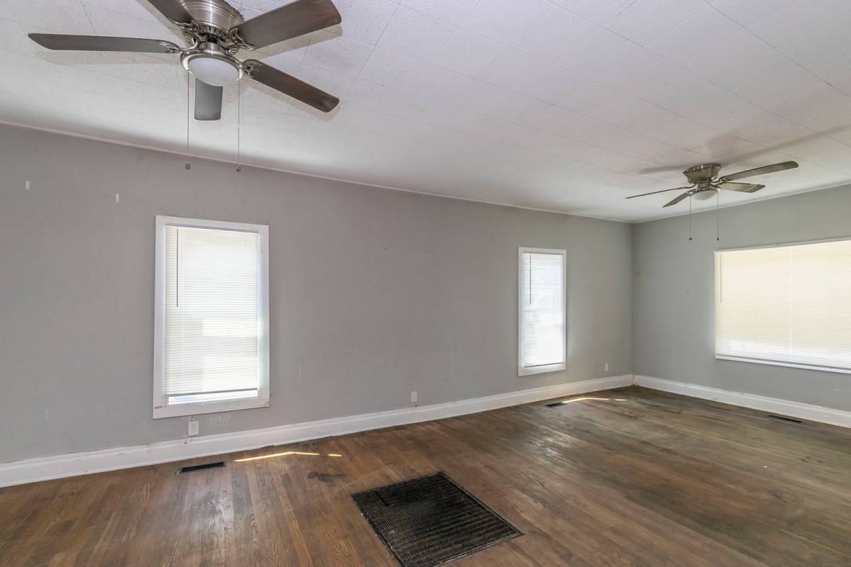 House for rent at 1415 Spruce St, Leavenworth, KS 66048