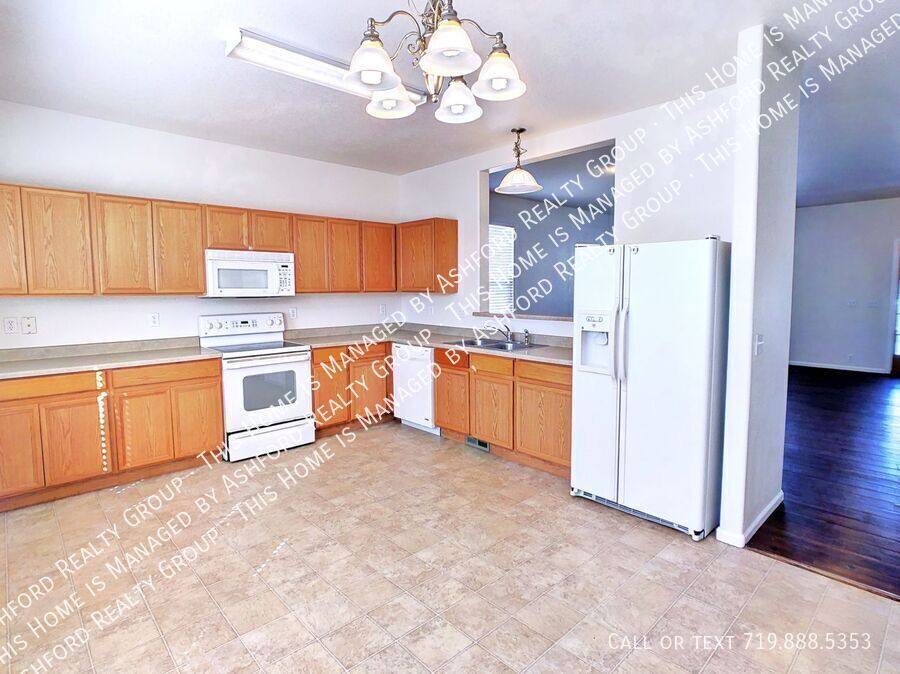 2723 Scotchbroom Point, Colorado Springs, CO 80910 - Townhouse for Rent - Image 5