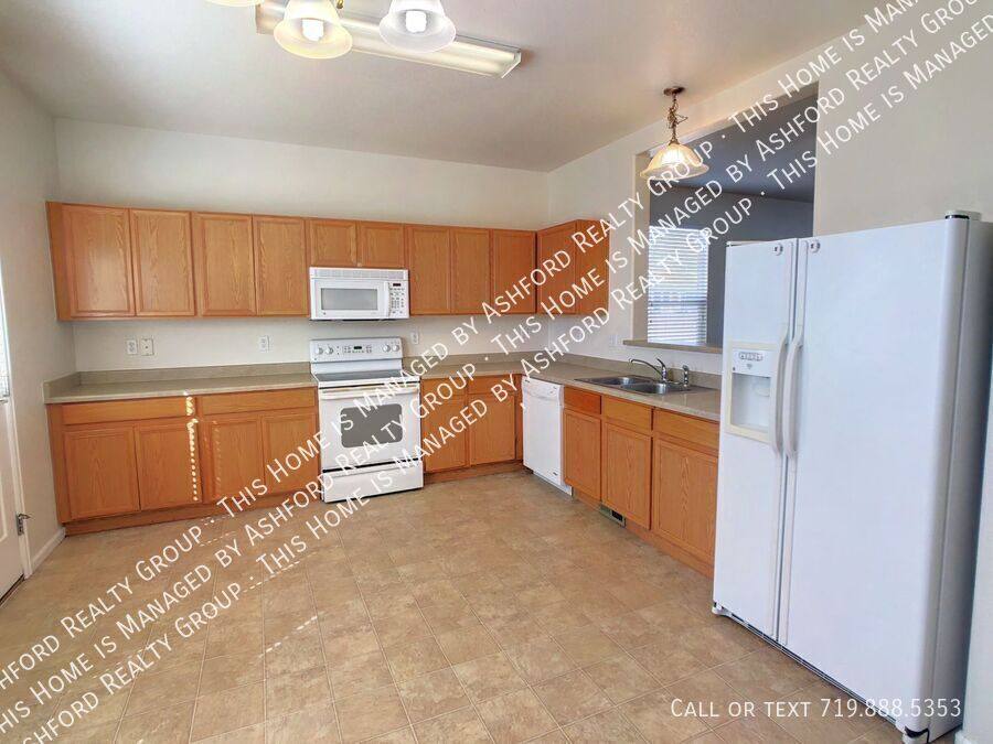 2723 Scotchbroom Point, Colorado Springs, CO 80910 - Townhouse for Rent - Image 4