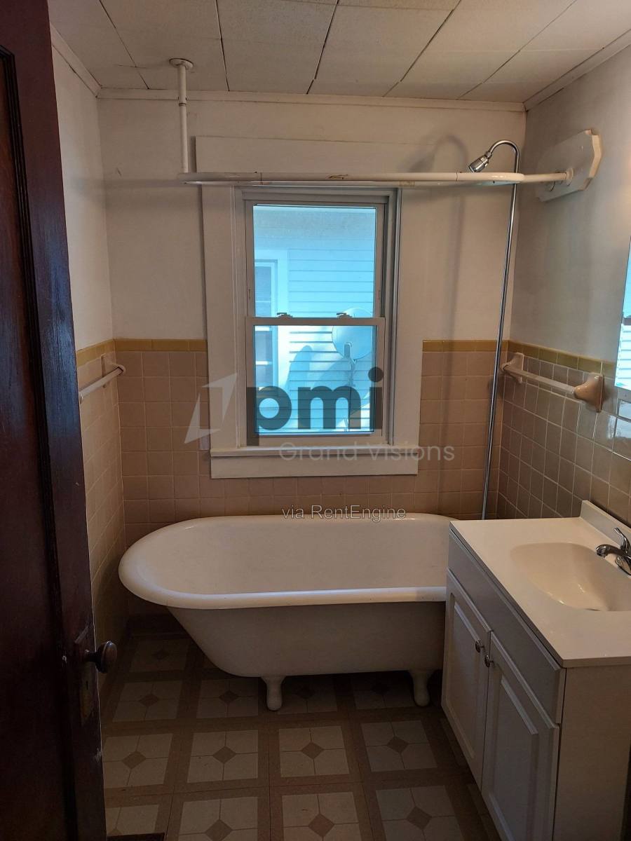 House for rent at 853 N College St, Decatur, IL 62522