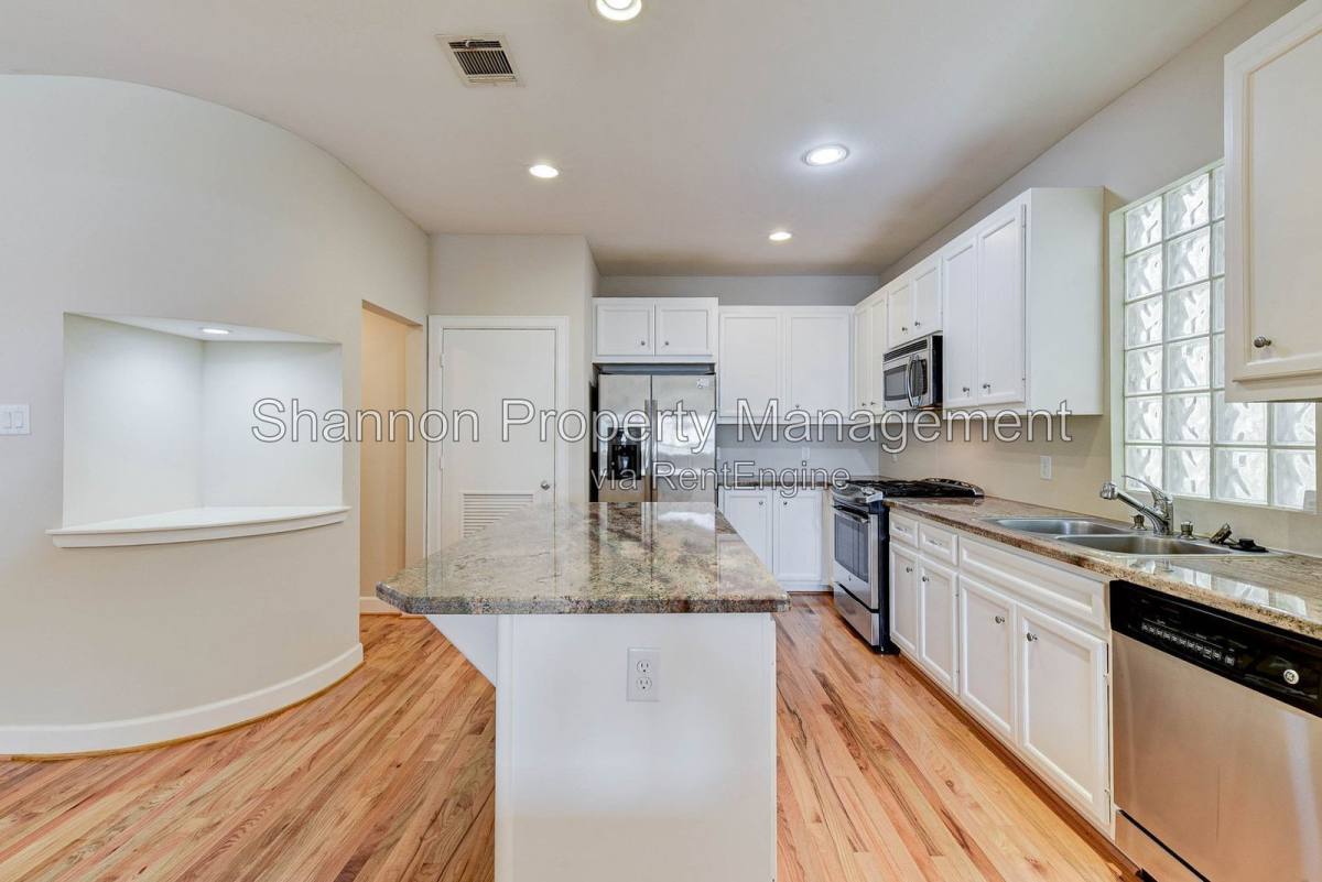 Apartment for rent at 650 Westcross St #35, Houston, TX 77018