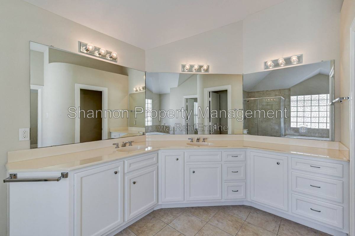 Apartment for rent at 650 Westcross St #35, Houston, TX 77018