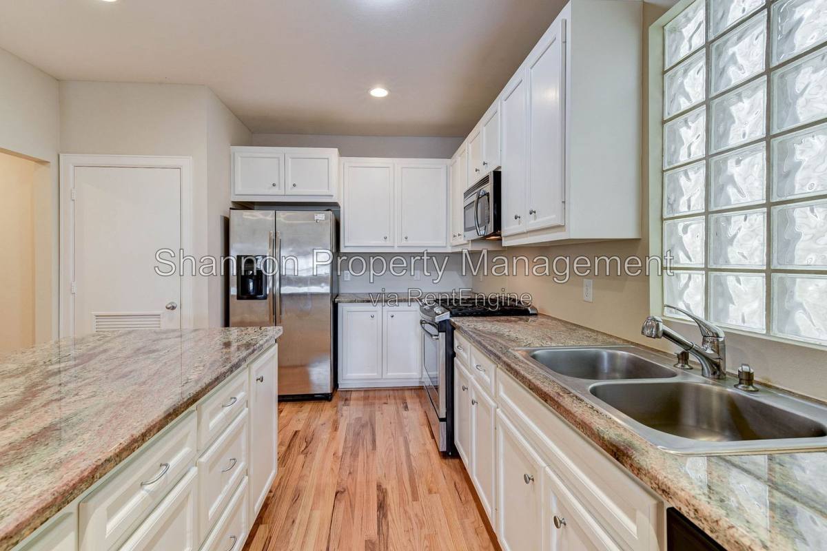 Apartment for rent at 650 Westcross St #35, Houston, TX 77018