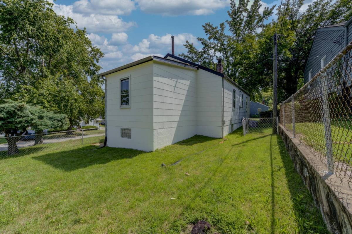 House for rent at 7150 Manette Dr, St. Louis, MO 63136
