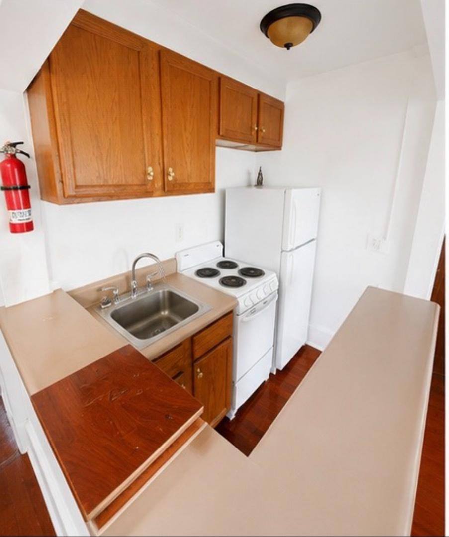 Apartment for rent at 1393 W Sylvania Ave #4A, Toledo, OH 43612