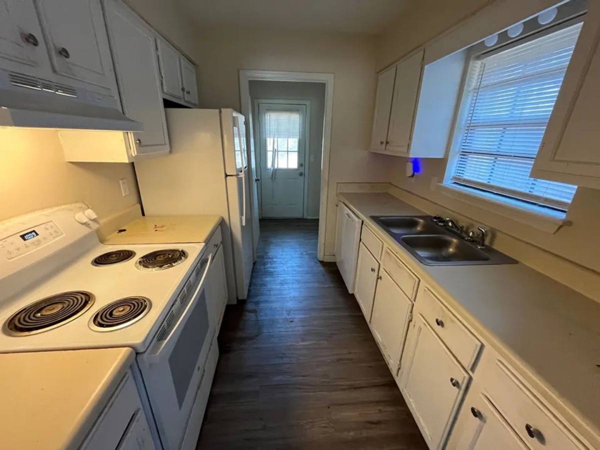 Apartment for rent at 2071 Cooperwell Dr, Jackson, MS 39204