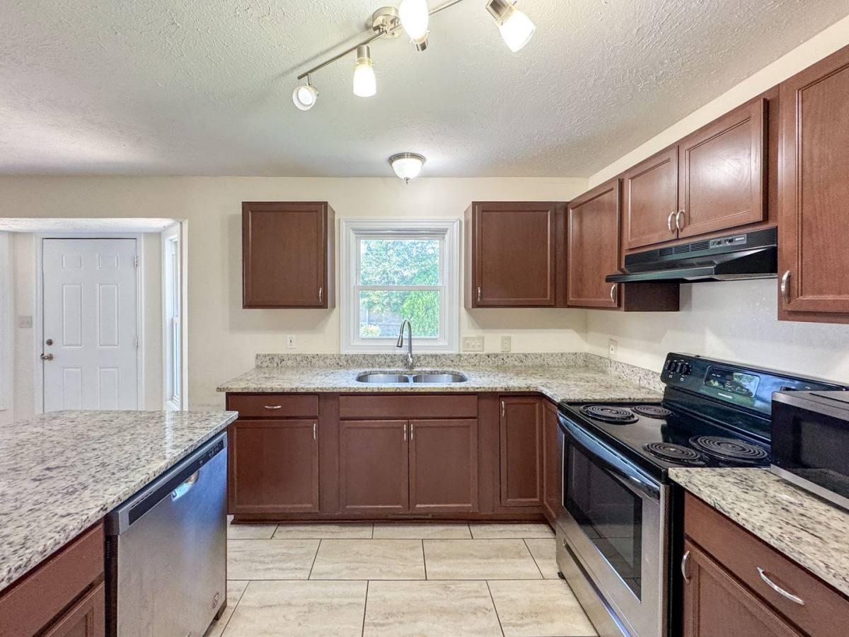 House for rent at 821 Connaly Dr, Hope Mills, NC 28348