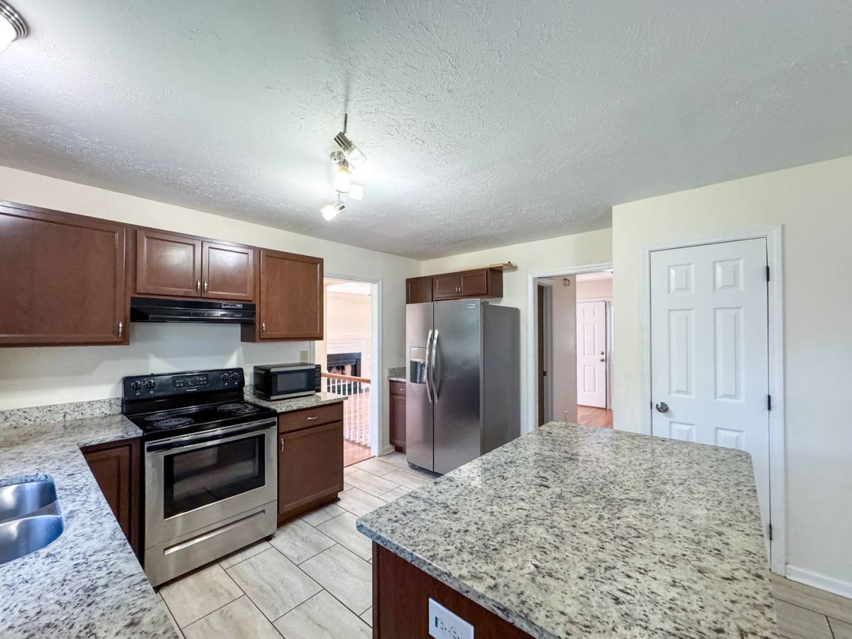 House for rent at 821 Connaly Dr, Hope Mills, NC 28348