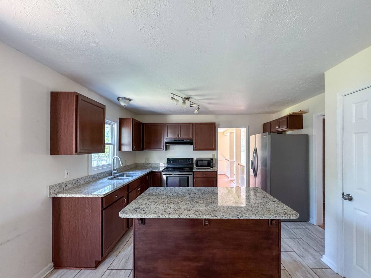 House for rent at 821 Connaly Dr, Hope Mills, NC 28348