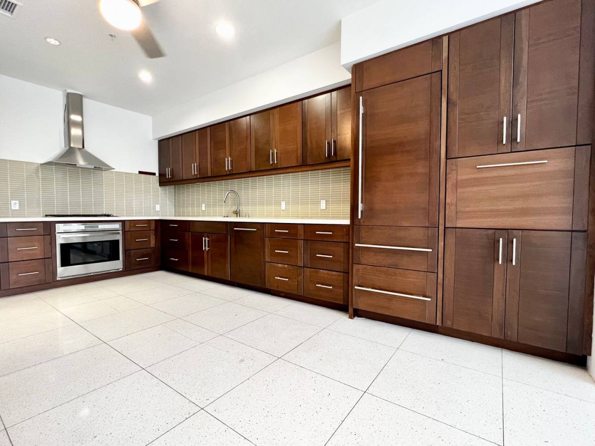 Apartment for rent at 803 N Palm Canyon Dr, Palm Springs, CA 92262
