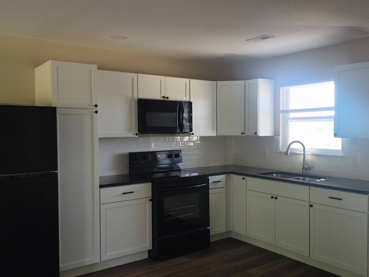 Apartment for rent at 207 Victory Lane, Eldon, MO 65026