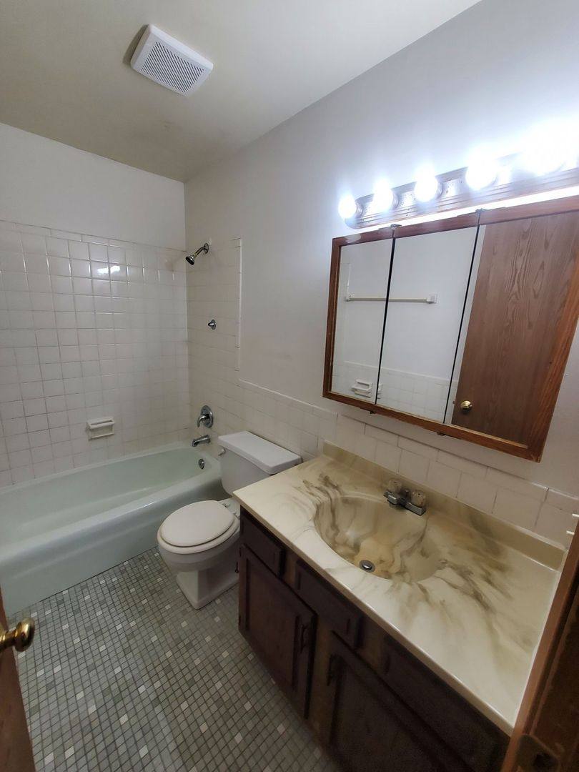 Apartment for rent at 10500 W Fond Du Lac Ave, Milwaukee, WI 53224