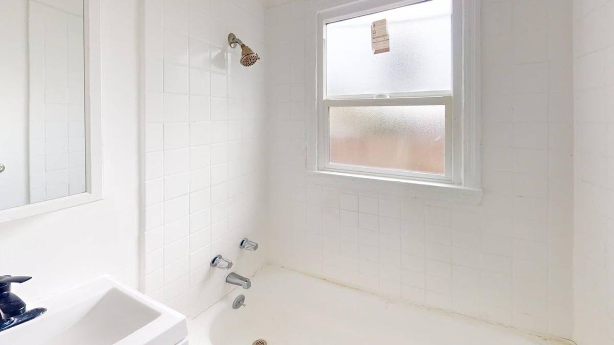 Apartment for rent at 5911 S Wilton Place, Los Angeles, CA 90047