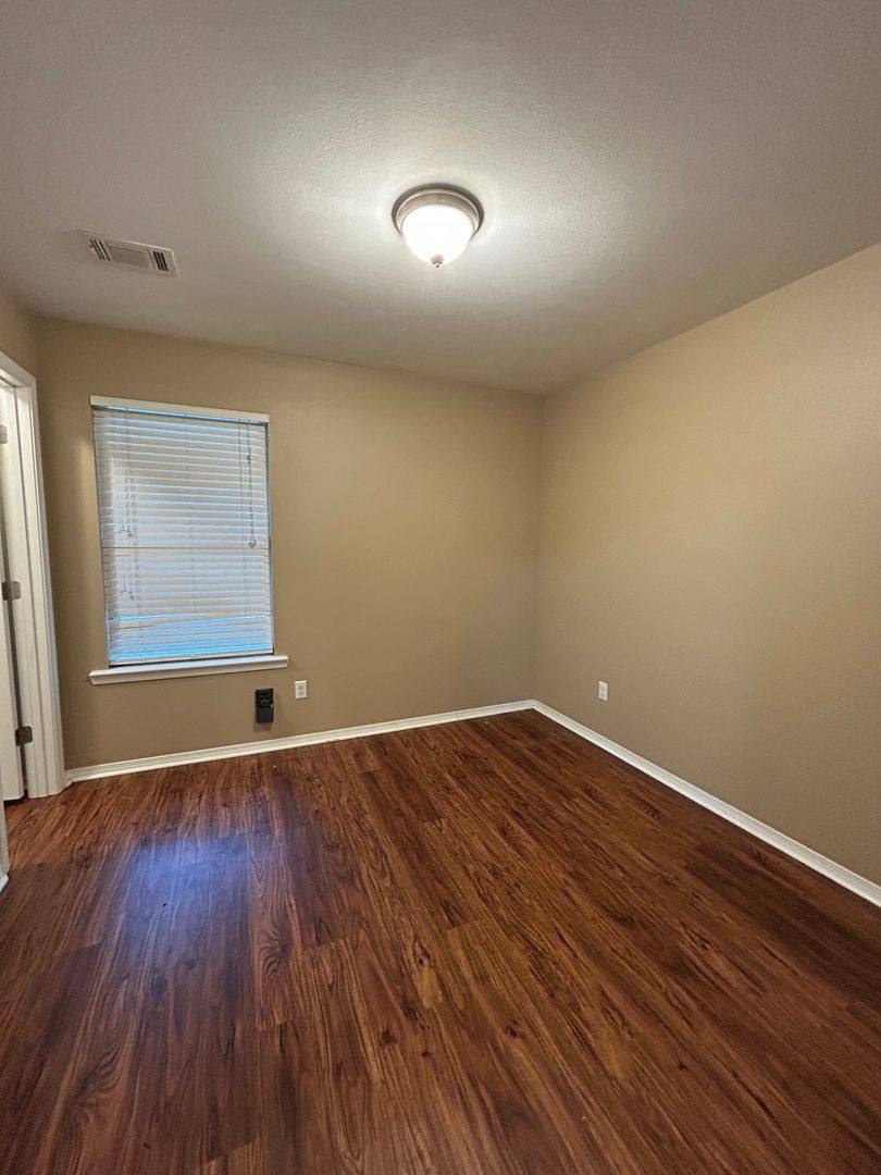 House for rent at 1007 S Greenwich Ave, Russellville, AR 72801