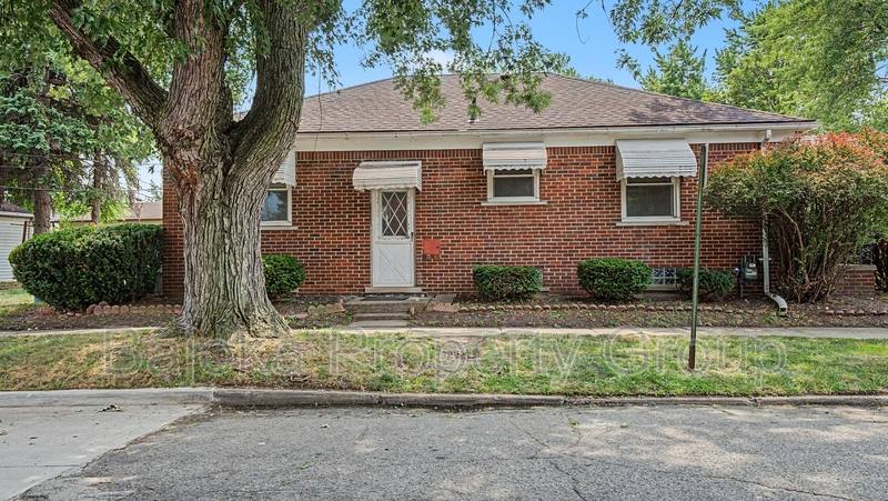 House for rent at 2957 Fort Park Blvd, Lincoln Park, MI 48146