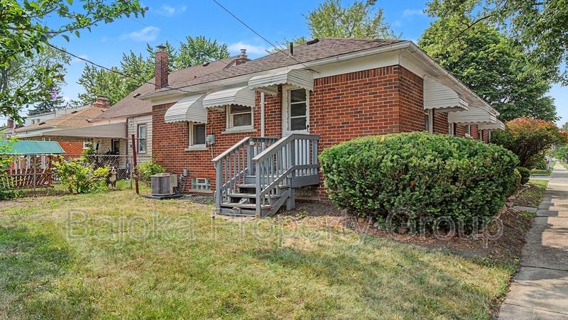 House for rent at 2957 Fort Park Blvd, Lincoln Park, MI 48146