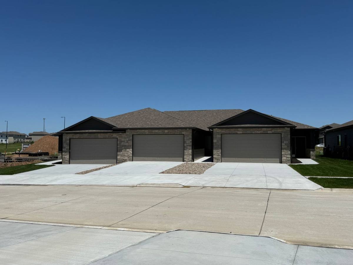 Townhouse for rent at 8808 Daywood Lane, Lincoln, NE 68526