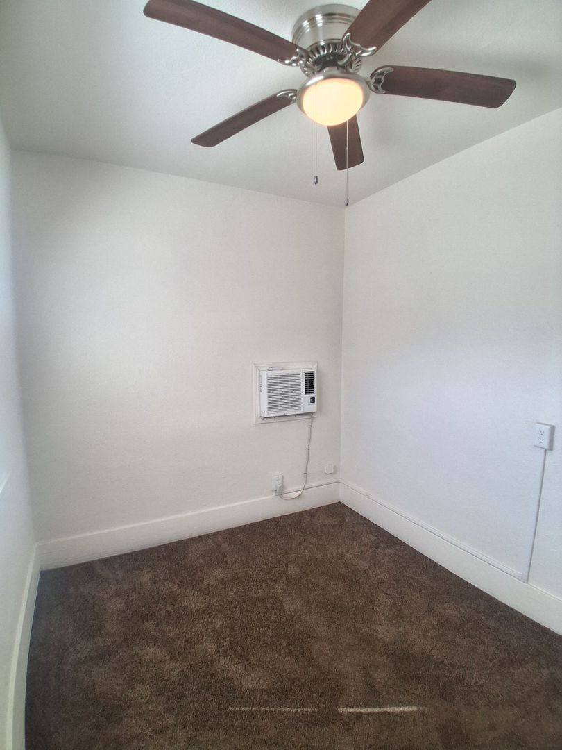 Apartment for rent at 956-958 N Farris Ave, Fresno, CA 93728