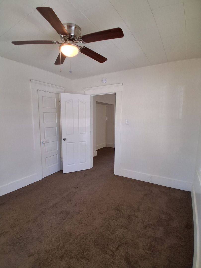 Apartment for rent at 956-958 N Farris Ave, Fresno, CA 93728