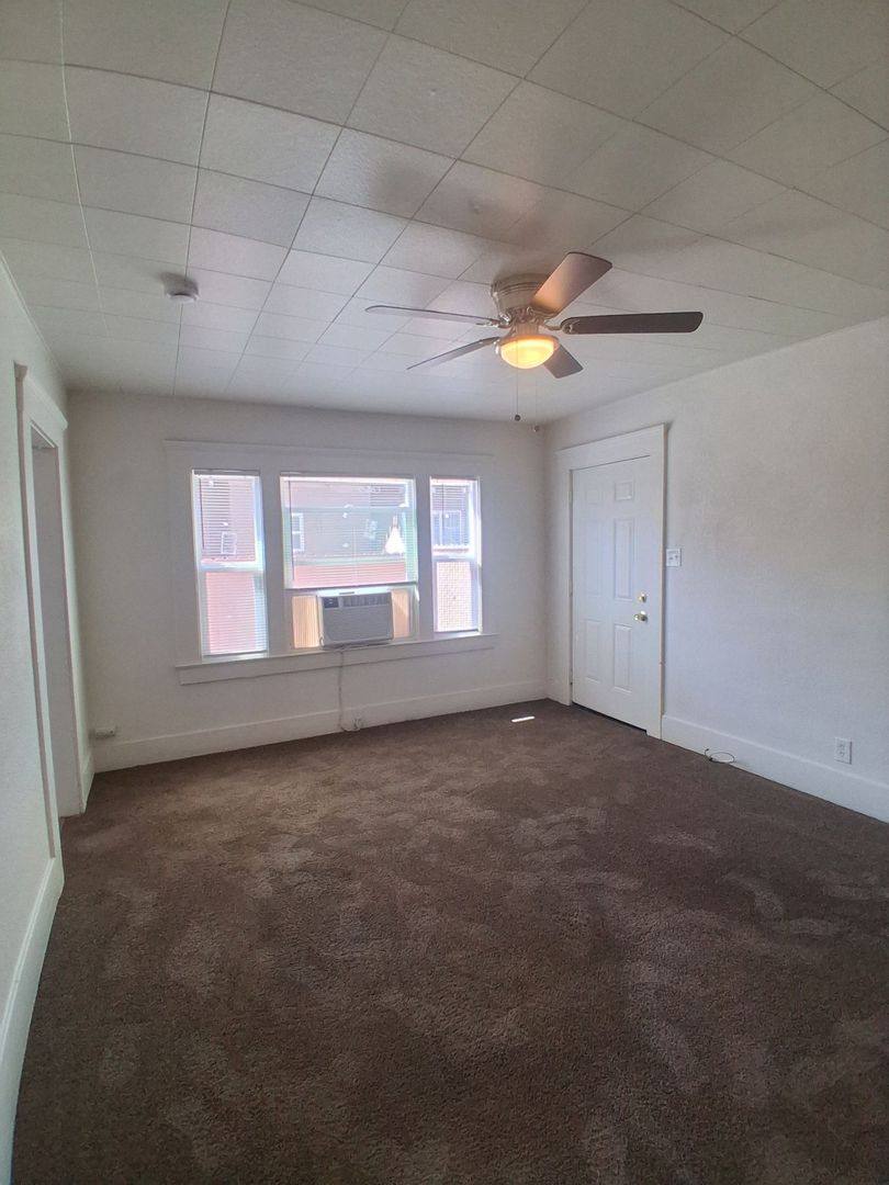 Apartment for rent at 956-958 N Farris Ave, Fresno, CA 93728